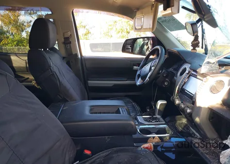 2019 Toyota Tundra Crewmax Sr5 из США, поврежденный, VIN 5TFDW5F14KX790149